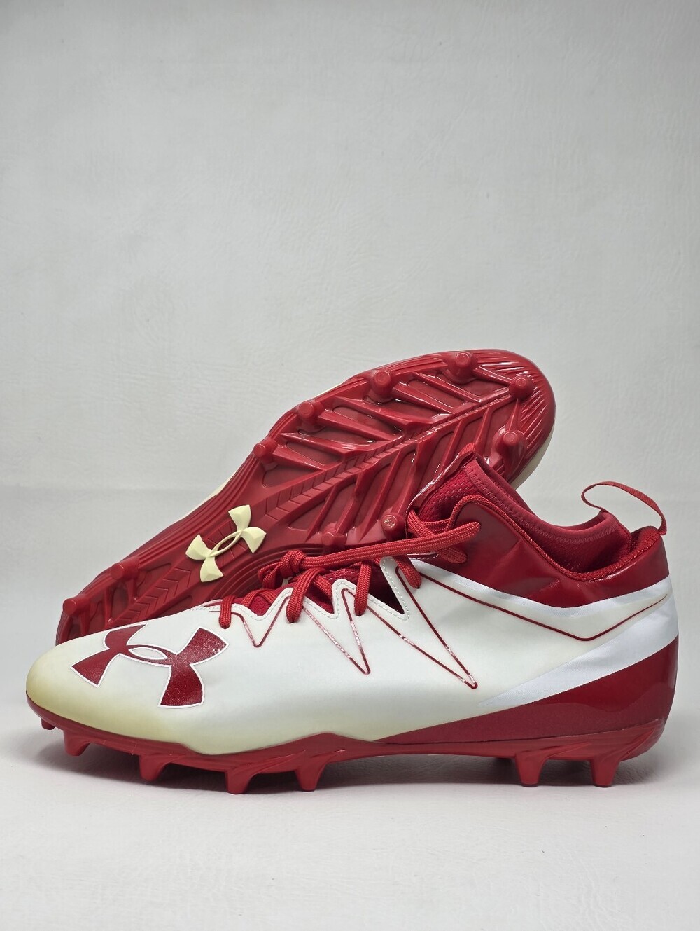 Under Armour Nitro Mens Mid MC Football Cleats White/Red 1290962-151 Size 15 New